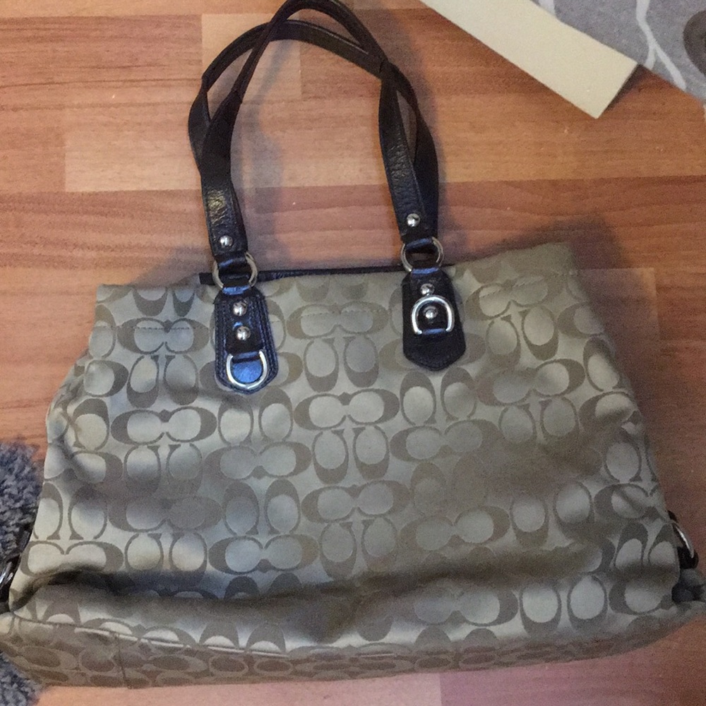 Handbag - Picture 2 of 3